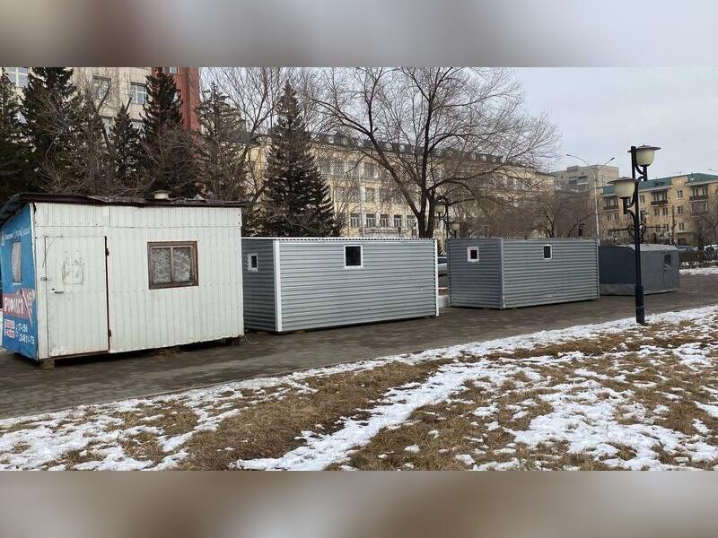 Железные коробки появились на площади Ленина в Чите