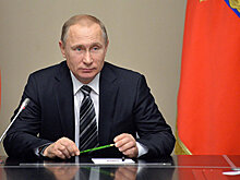 Путин сыронизировал над собственным почерком