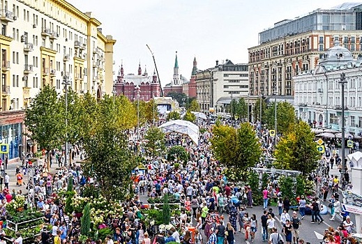 Более 2,8 тыс. праздничных конструкций украсит Москву ко Дню города