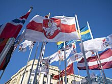 Беларусь и Латвия объявили о высылке послов после замены флага в Риге