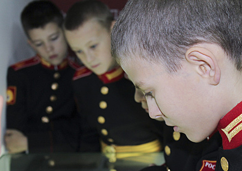 Российские военнослужащие в Приднестровье провели экскурсию для суворовцев в музее «Боевой Славы»