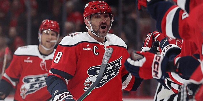 Овечкин вышел на 2-е место в истории НХЛ по голам в равных составах (567), обогнав Хоу. Рекорд у Гретцки – 617