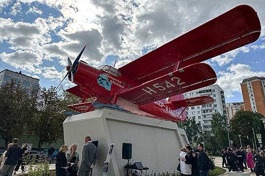В Медведково появился "Кукурузник" - памятник полярной авиации и покорителям Арктики