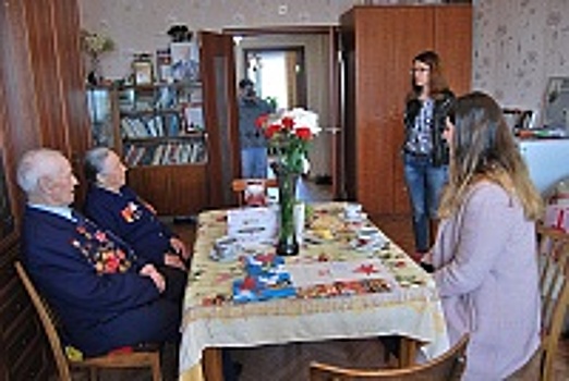 Представители ГБУ «М КЛУБ» побывали в гостях у ветеранов