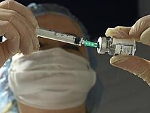 В РФ первую прививку от COVID получили 35 млн