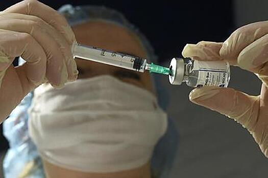 В РФ первую прививку от COVID получили 35 млн