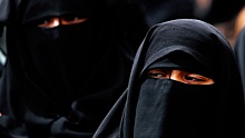 «Талибан»* опроверг новости о запрете посещения женщинами салонов красоты