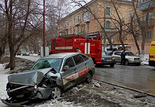 В Саратове грузовой поезд насмерть сбил мужчину