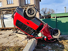 В Волгоградской области водитель погиб после наезда на забор