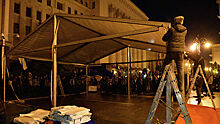 Протестующие разбили палатки у офиса Зеленского