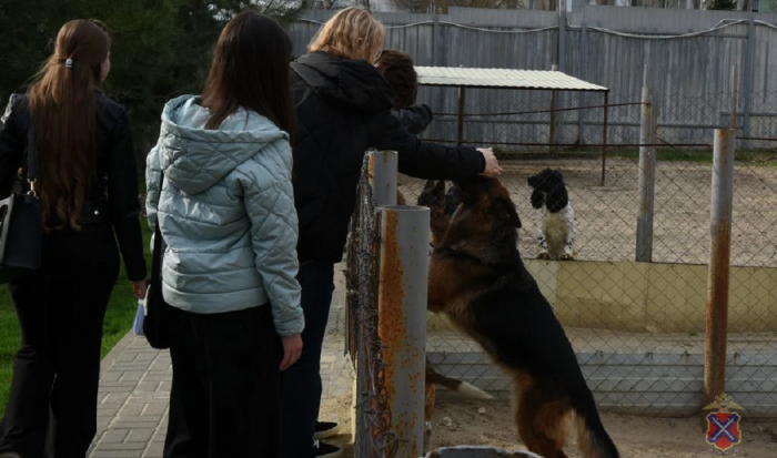 В Волгограде победители олимпиады школьников познакомились с работой полицейских