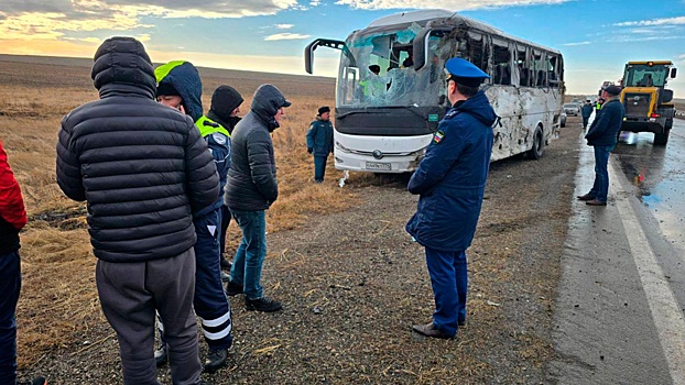 Автобус с детской футбольной командой перевернулся на трассе под Магнитогорском