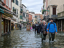 Уровень воды в Венеции превысил в воскресенье отметку 160 сантиметров