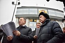 Свердловские депутаты попытались вразумить антиваксеров
