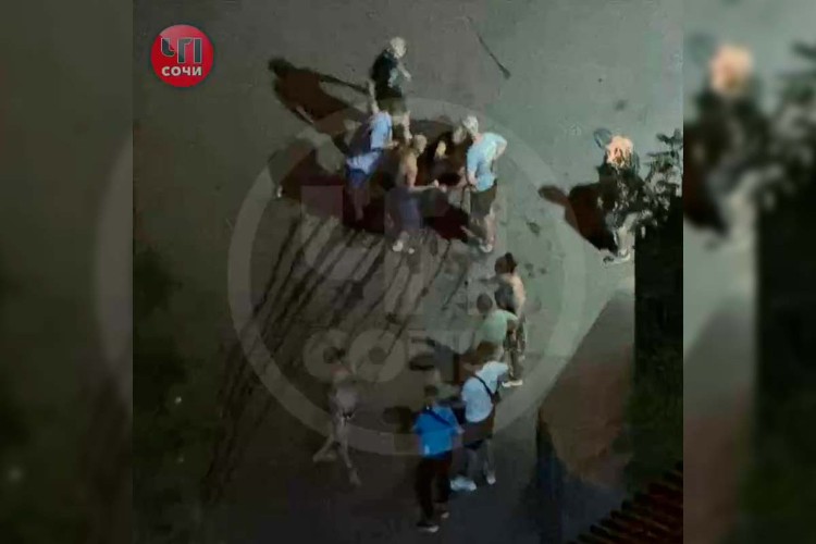 Мужчина с ножом кидался на прохожих в Сочи. Его обезвредили выстрелами
