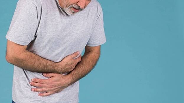 Гепатолог Вялов рекомендовал проверять поджелудочную при болях в области спины и живота