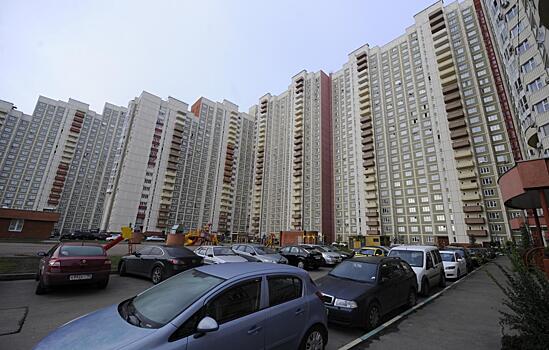 Парковку каршеринга во дворах просят запретить