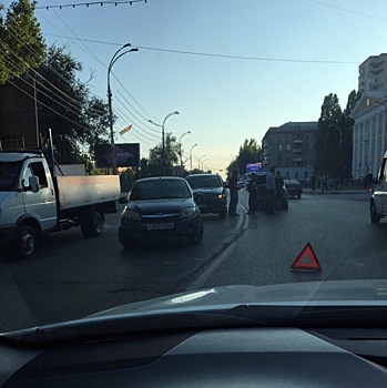 В Заводскм районе очередное ДТП привело ещё к одному затору, Саратов встал в пробках