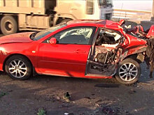 Лобовой удар от первого лица: Mazda в Омске устроила ДТП на «встречке»