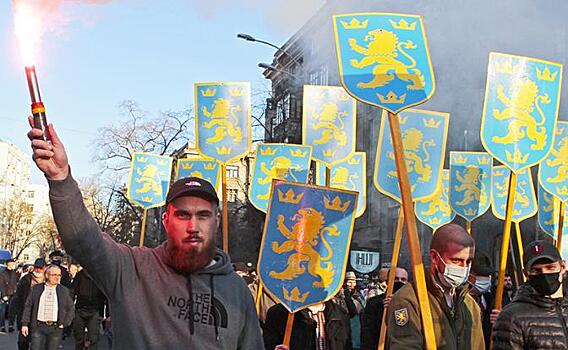 Кто разгромит дивизию СС, марширующую по Киеву?