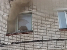 В Чувашии полицейские вместе со спасателями эвакуировали жильцов многоквартирного дома, где произошёл пожар