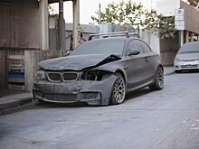 Кто-то разбил и бросил редкий BMW 1M Coupe прямо на улице