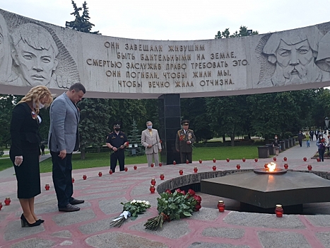 Тамбовский губернатор в День памяти и скорби возложил цветы к мемориалу