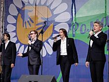 Праздничный концерт прошел в саду Эрмитаж в честь Дня семьи, любви и верности