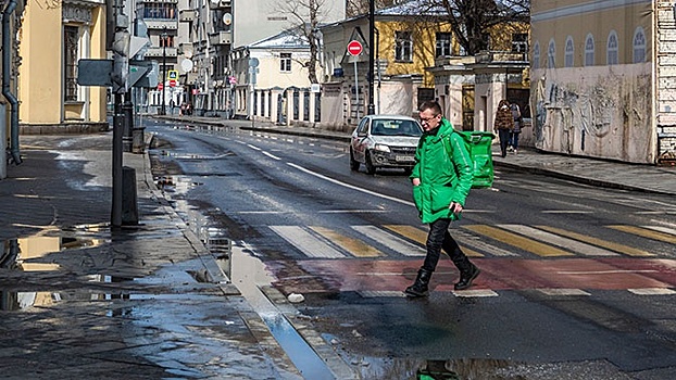 В Москве в пять раз вырос спрос на курьеров