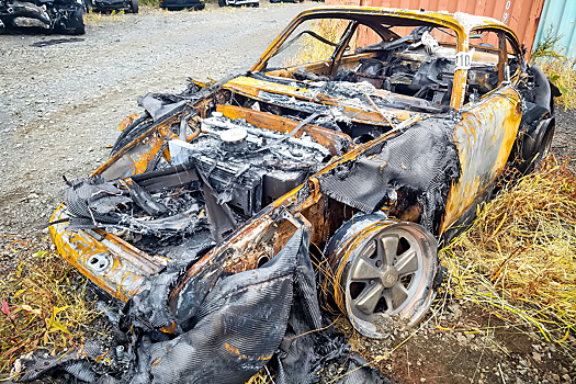 Сгоревший дотла Porsche 911 продают за 48 миллионов рублей