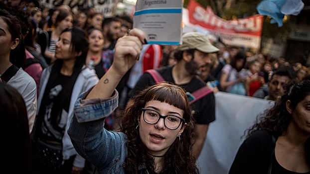 Сотни тысяч аргентинцев вышли на протест против реформы образования