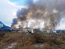 «Людей спасло мастерство пилотов». Бывший военный летчик об авиакатастрофе в Мексике