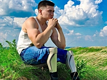 Потерявший ноги при обрушении омской казармы десантник вновь стал отцом