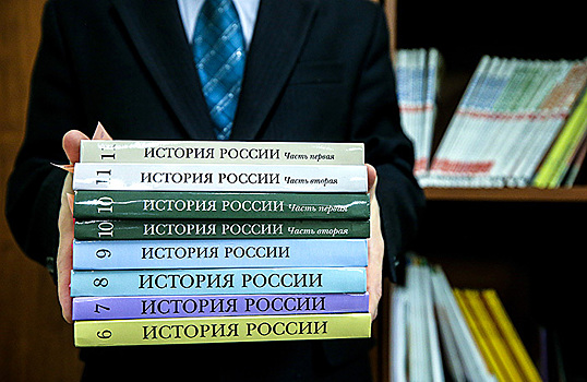 «Поплывший» Крым. В Госдуме прокомментировали претензии к учебнику истории