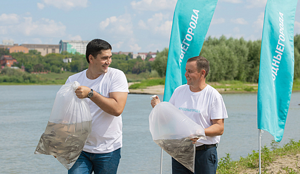 Охраняя природу: Омский нефтеперерабатывающий завод выпустил в Иртыш мальков сибирского осетра. ФОТО