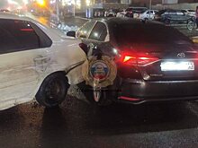 В центре Саратова во время тумана столкнулись шесть автомобилей