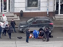 В центре Уфы неизвестный мужчина напал на полицейского