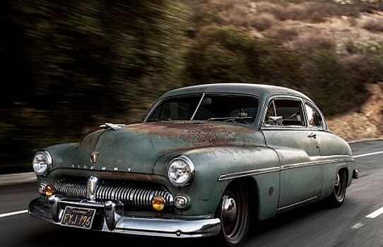 Необычная «Tesla»: американские умельцы оборудовали электродвигателем 70-летний автомобиль