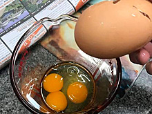 Обнаружено яйцо с тремя желтками