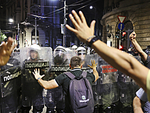 Столкновениями с полицией завершилась несанкционированная акция протеста в Белграде