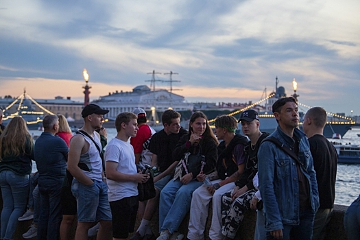 Какие развлечения можно найти в Северной столице в последний летний месяц