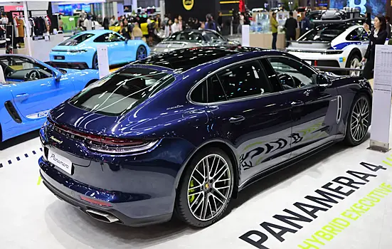 Porsche показа новую Panamera 4 E-Hybrid Executive