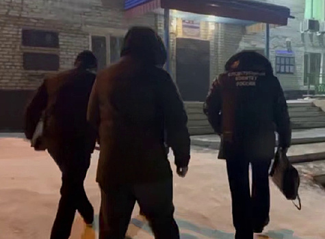 «Забрал автомобиль за 500 тыс. рублей»: инспектор ДПС в Зее подозревается в получении взятки