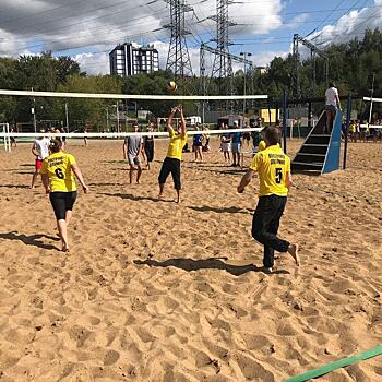 Команда Восточного Дегунина поучаствовала в соревнованиях по пляжному волейболу