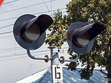 Мужчина погиб при столкновении поезда и грузовика в Кузбассе