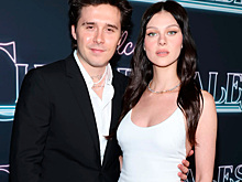 Никола Пельтц появилась вместе с мужем Бруклином Бекхэмом на премьере своего сериала «Добро пожаловать в Чиппендейлс»