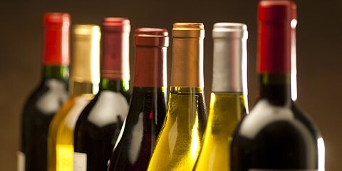 Эксперт оценил идею обязать производителей спиртного наносить на бутылки пословицы