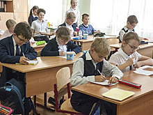 Психолог предостерегла родителей от платы деньгами детям за хорошие оценки