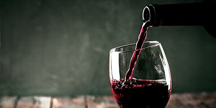 Нарколог рассказал о вреде "бокала вина за ужином" для россиян