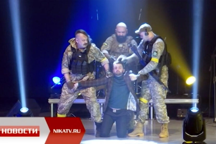 СМИ: в Калуге актеры в форме ВСУ инсценировали захват заложников на спектакле «Вежливые люди»